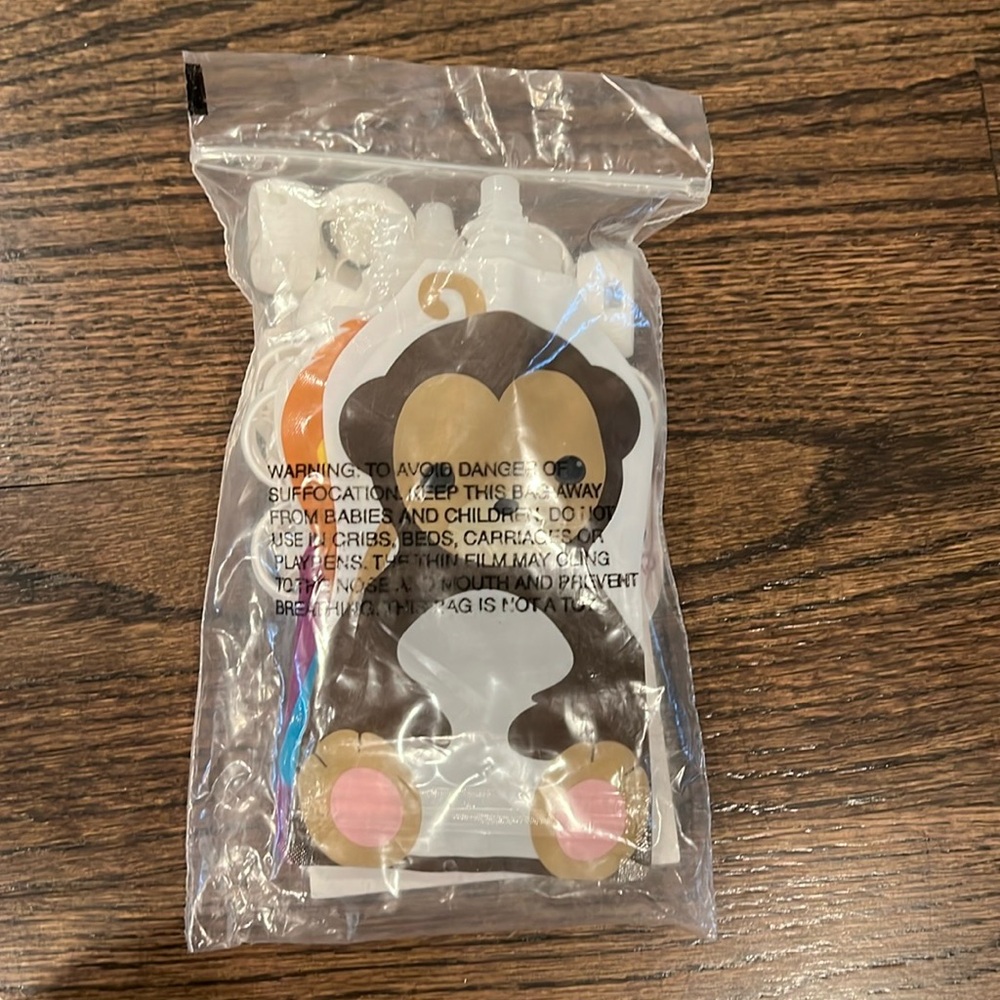 👗New in Bag reusable food pouches, 4 pouches with extra tops
